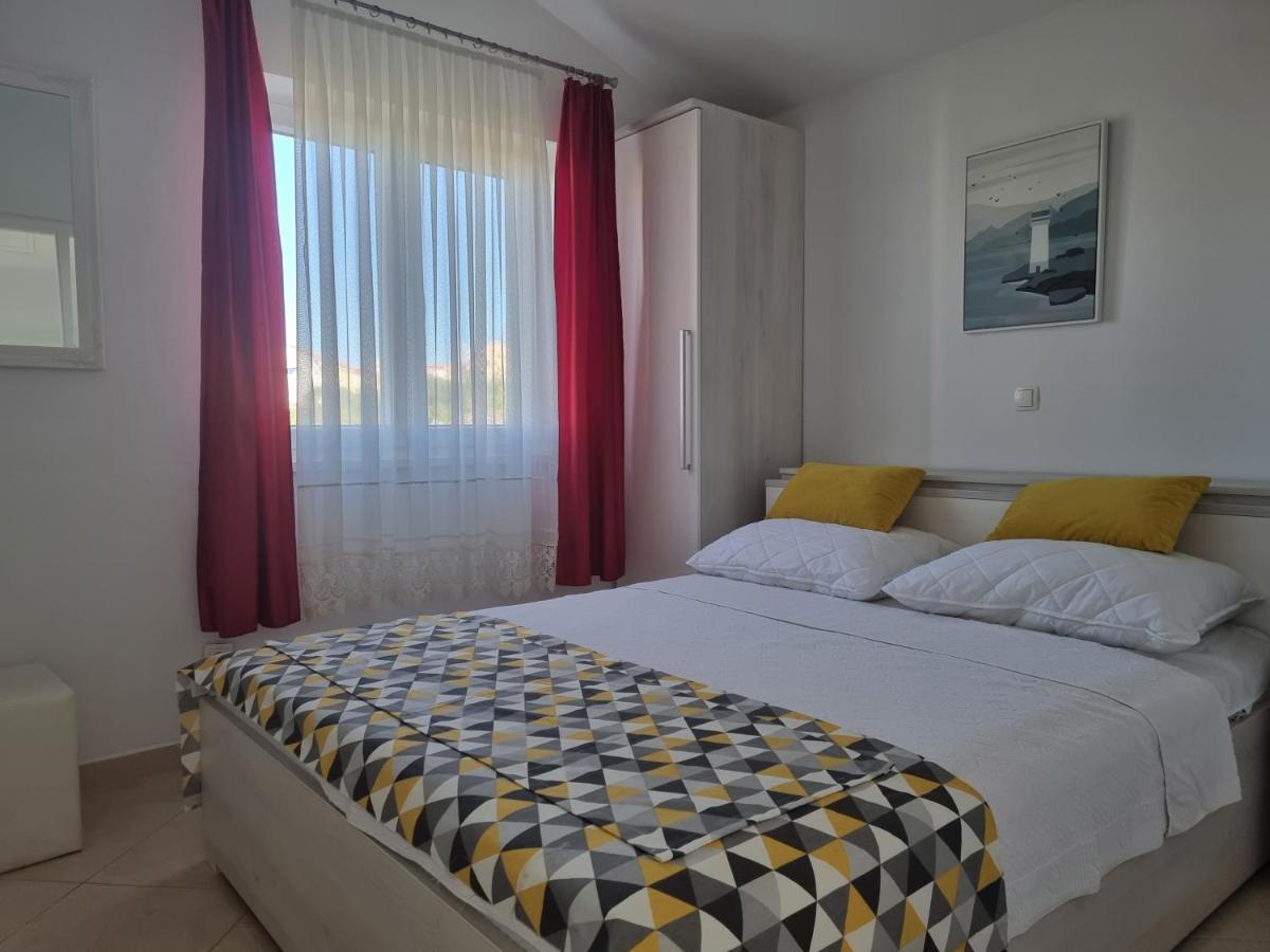 Apartments Ana Novalja Exterior photo